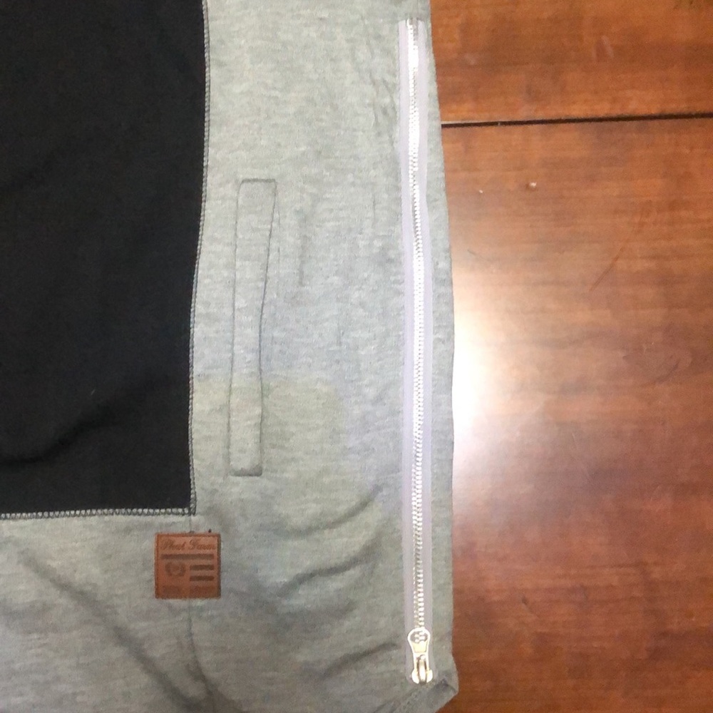 Phat Farm Gray hoodie large with side zippers and pockets - Picture 4 of 4